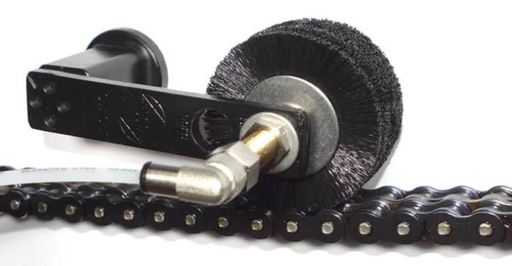 Optymalne smarowanie łańcucha w motocyklu – jak często powinieneś to robić?