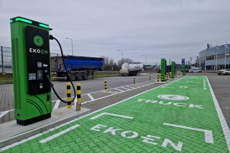 Jakie ładowanie w ciężarówce najlepiej sprawdzi się w Twojej flocie?