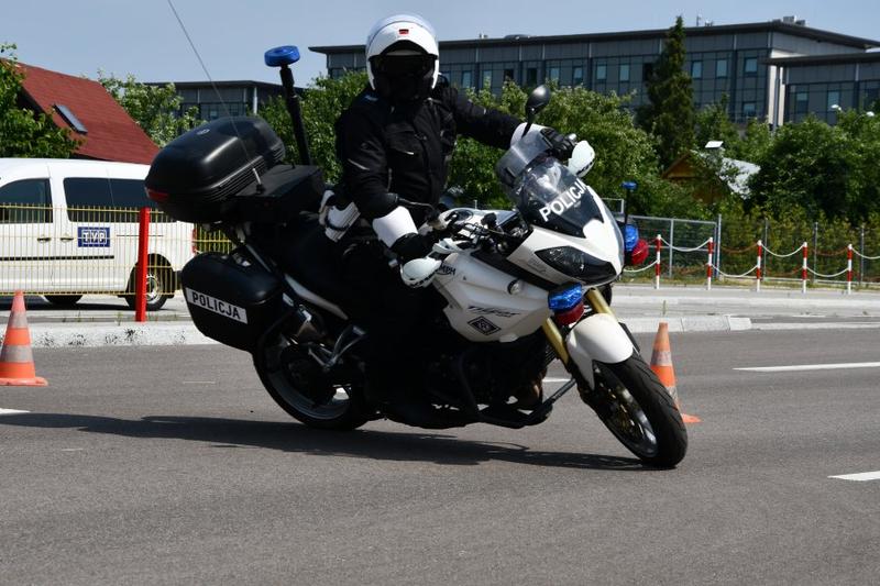 Droga do służby: jak stać się policjantem na motocyklu?