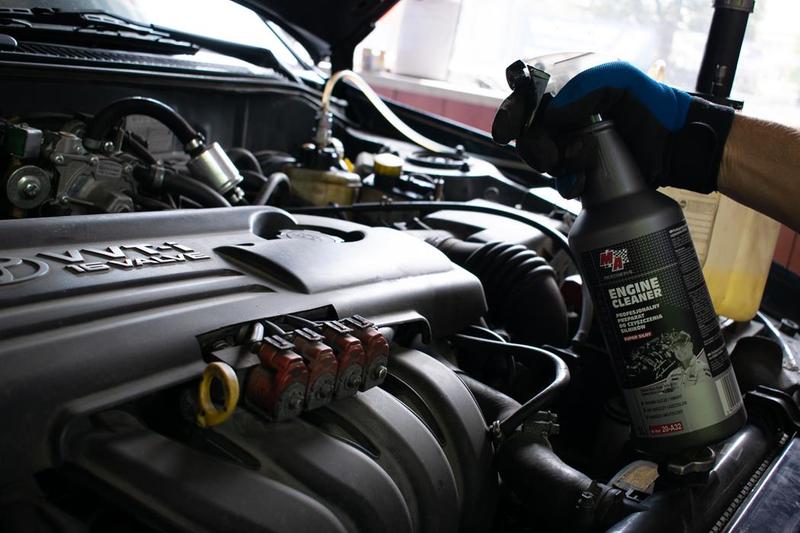 Czyszczenie silnika od spodu