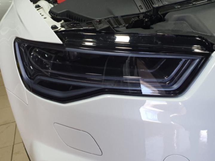 Przyciemnianie lamp w samochodzie