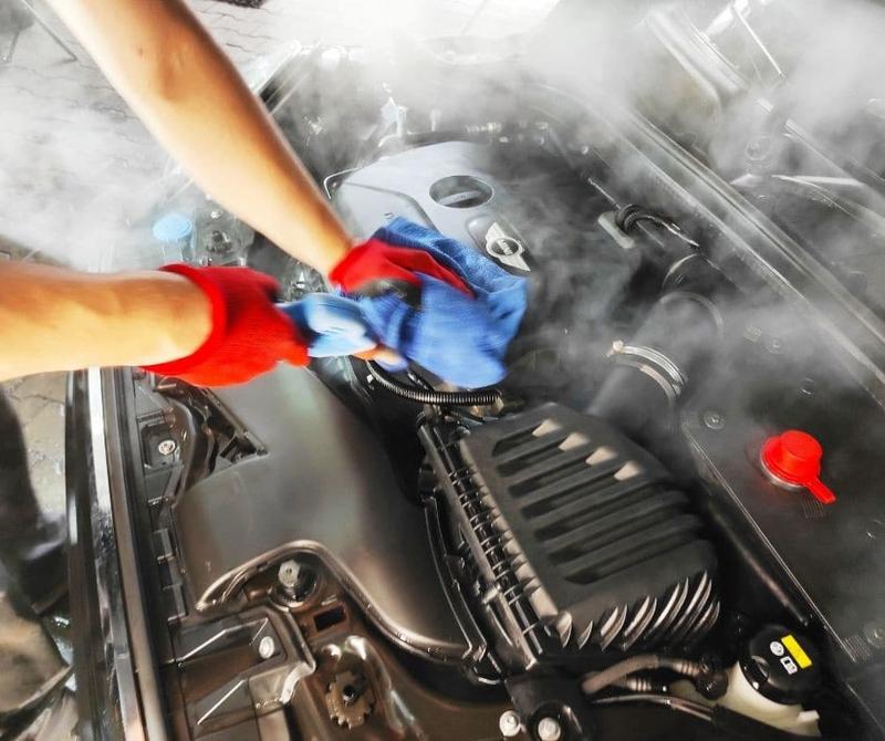 Wybór środków czyszczących do silnika