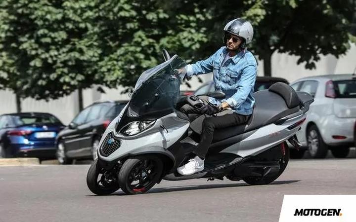 Jakie prawo jazdy jest potrzebne do jazdy motorem trójkołowym?