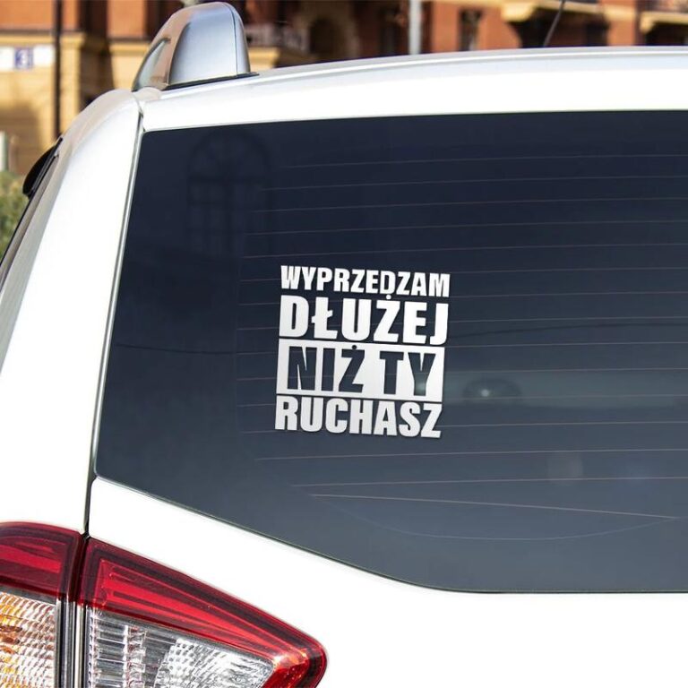 Do kiedy można korzystać z naklejek na szybach samochodowych?